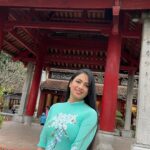 Archita Sahu Instagram - Many of you asked what I was wearing in last few posts . That’s ‘Ao dai’ . It’s the Vietnamese dress basically a silk tunic with straight pants . I got to know about it while talking to few locals who helped me with the shop address too to buy from. And here I am with few newly made local friends ❤️ NB : last pic shows my touristy mode 😂 #aodai #hoankiem #cafe #SabyArchita #archita #travel #road #rickshaw #bus #cafehoankiem #highlandcoffee