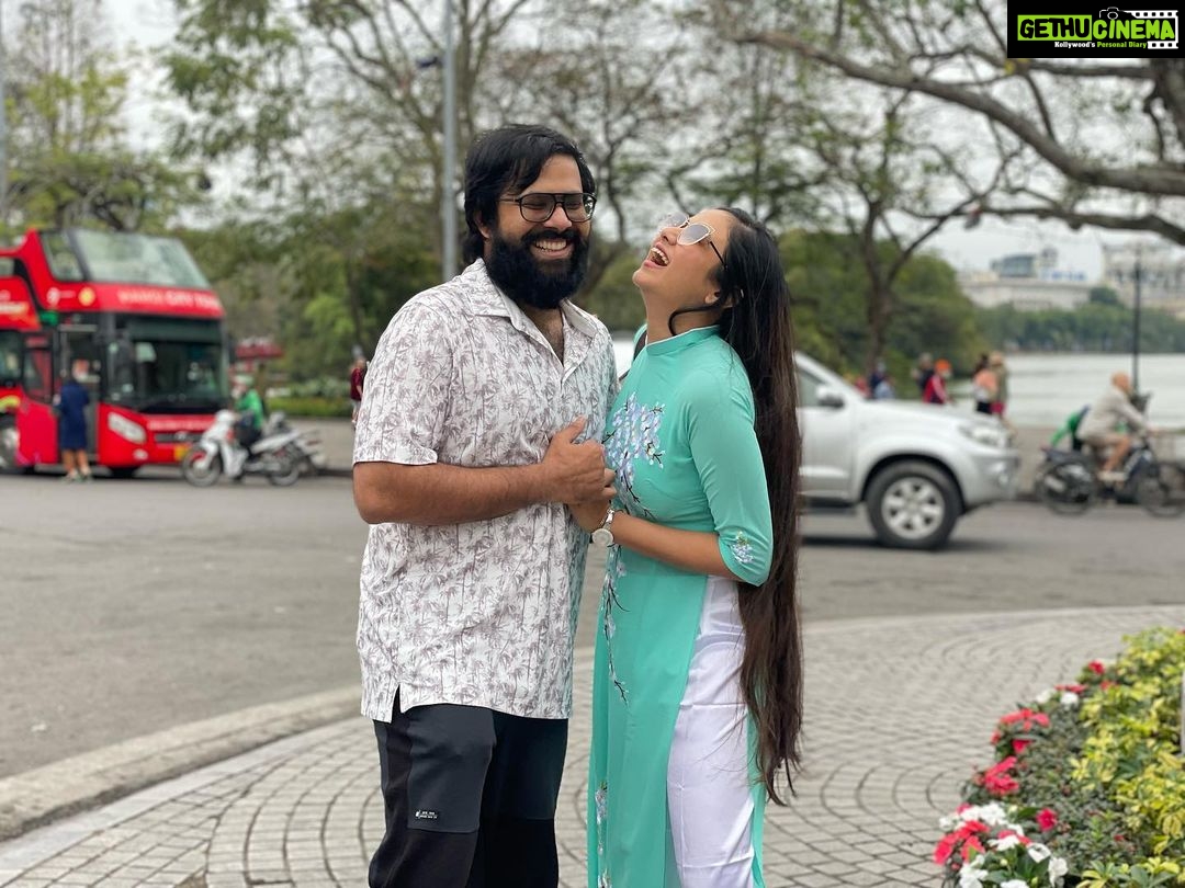 Archita Sahu Instagram - Cup cakes at Lake ❤️❤️ #sabyarchita @sabyasachi_actor #travelgram #couple #travelphotography #instatravel #love #loveyou #instagood #travelblogger #influencer #celebrity #sabyasachi #archita #hoankiem #hoankiemlake Hoàn Kiếm