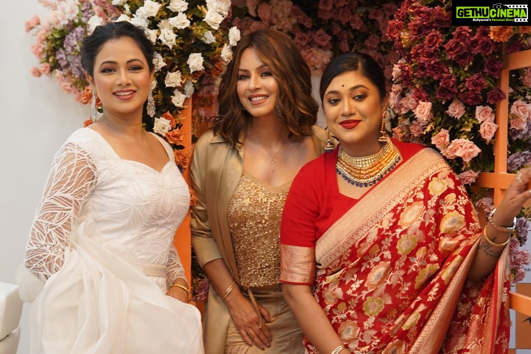 Archita Sahu Instagram - At the opening ceremony of @ecobelleza_rourkela with @mahimachaudhry1 and @smriti_sweta at Rourkela! Here is the destination for skin care , hair care and makeup ! Get ready for the upcoming festivals @ecobellezathesalon #salon #beauty #makeup #haircare #skincare #loveformakeup #ecobelleza #hairstyle