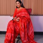 Archita Sahu Instagram - କାର୍ତ୍ତିକ ପୂର୍ଣ୍ଣିମାର ଶୁଭକାମନା🙏 Gorgeous saree by @iktaara_by_anindita #magnumopusodishaweaves #iktaaraodiyavarnamalasaree #MyHandloomMyPride #vocalforlocal #wearhandloom #handloomsaree #archita #sabyarchita #odishaweaves #odishahandloom #sareestyling #fashionstyling #archita #sareefashion #sareelove #sareeinfluencer #odishaloom #pattasaree #sareeindia
