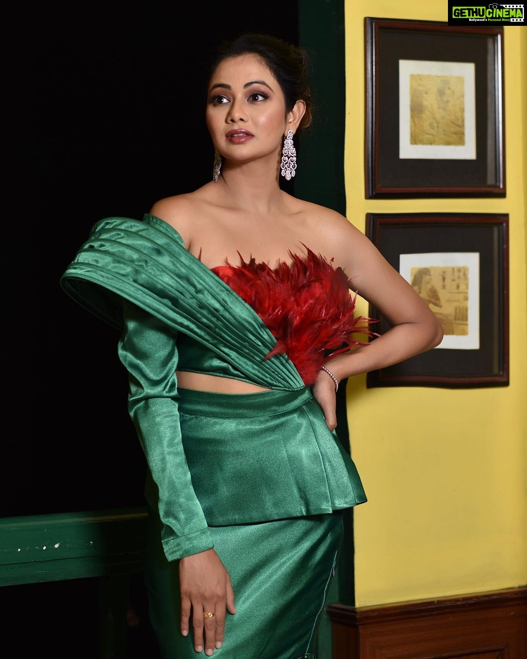 Archita Sahu Instagram - Some Glam for my Gram ! We are a big 1.3M family now ❤️❤️❤️❤️ #instagram #1.3Mfollowers #instagood #instadaily #archita #architaholics #architasahu #odisha #odia #odiagirl #fashion #fashionista #fashionstyle #fashionstyle #fashionstyle