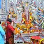 Archita Sahu Instagram - ଭିଡରେ ମେଢ ବୁଲିବାର ମଜା | @sabyasachi_actor #durgapuja #puja2023 #dussehra #maadurga #pujapandal #pandalhoping #metadurgapujasquad #durgapuja2023