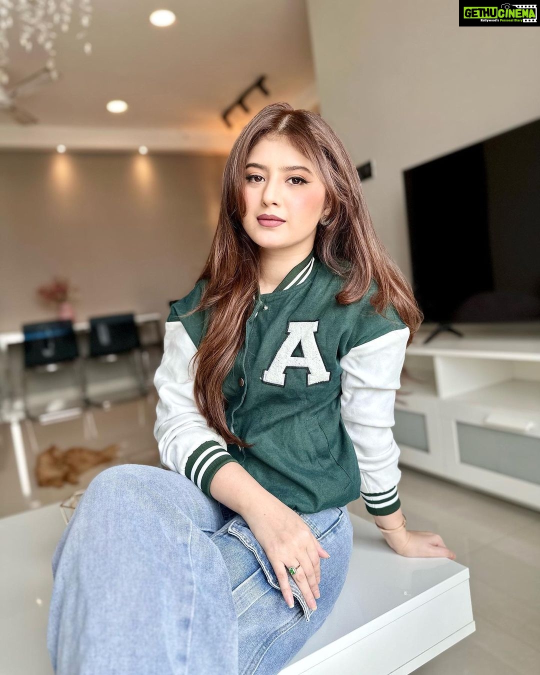 Arishfa Khan Instagram - Attachedment: 05 images 🎞️🤍