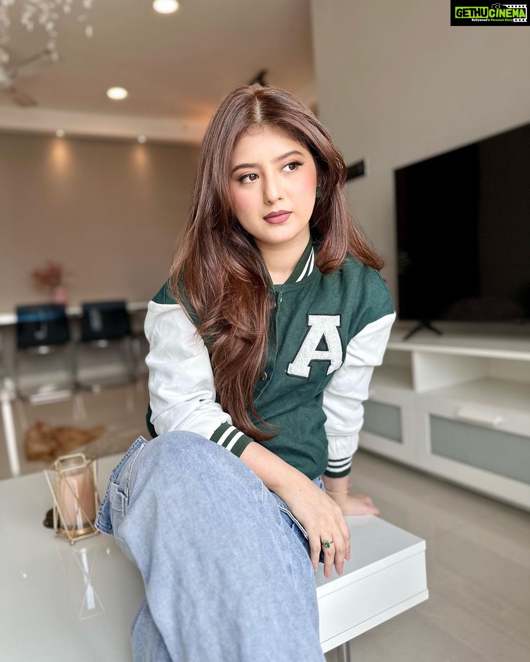 Arishfa Khan Instagram - Attachedment: 05 images 🎞️🤍