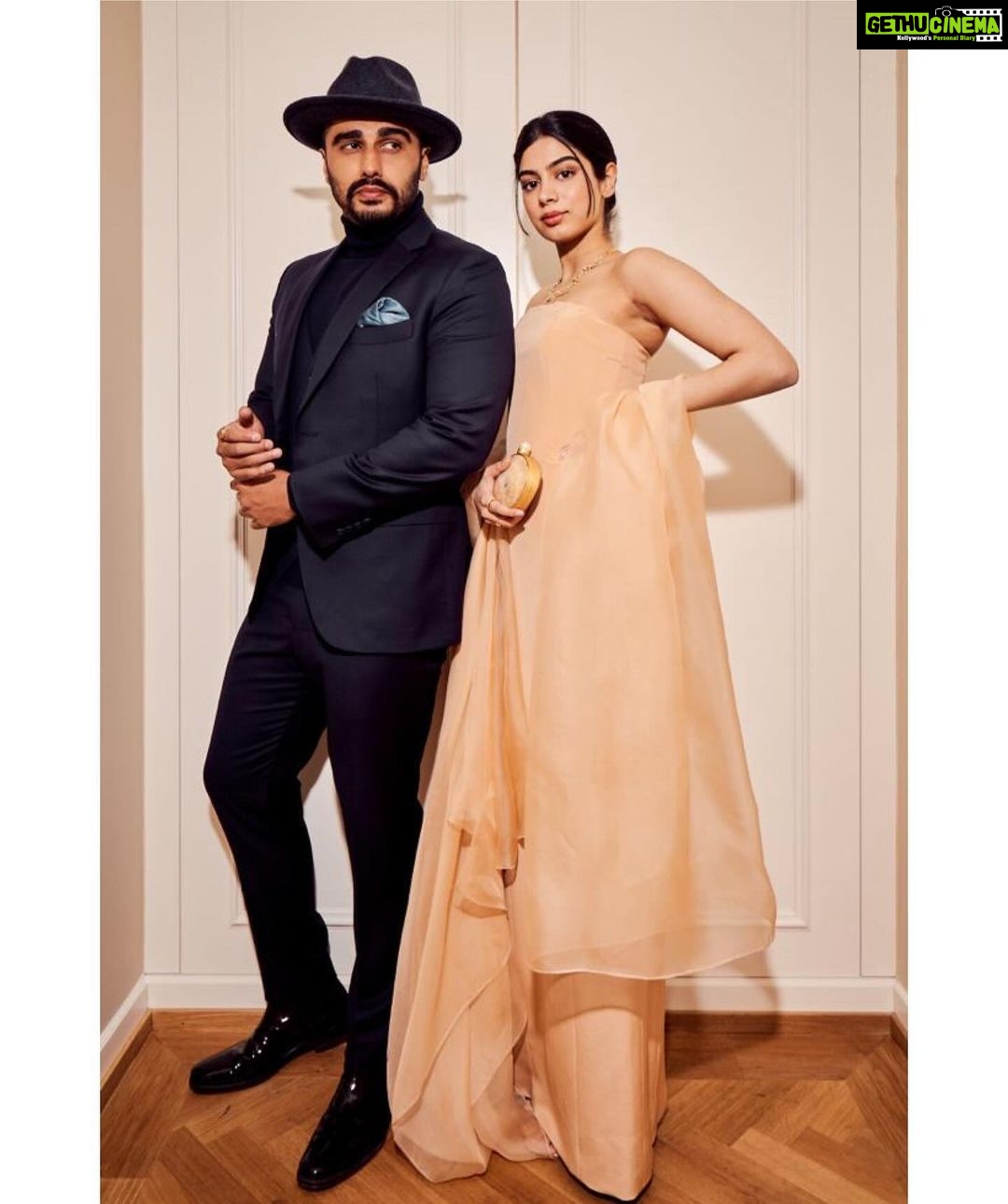 Arjun Kapoor Instagram - Happy birthday @khushi05k I hope & pray this year it allows u to build towards the rest of your life with all the effort & hardwork u have put into ur first film paying dividends… I don’t say it enough to perhaps any of my sisters but love u even if ur dad s favourite child & he’s always gonna have an extra bias towards u… ❤️🫶🤗😘🥳