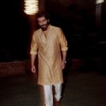 Arjun Kapoor Instagram - I got that sunshine in my kurta 🌞 It's Navratri time! 💛 #HappyNavratri #FestiveVibe