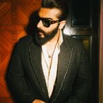 Arjun Kapoor Instagram - A toast to style @elleindia 🥂 Thank you for the ELLE Stylish Trailblazer 2023 recognition 🖤 #ELLEList2023 #ELLEMagazine