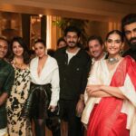 Arjun Kapoor Instagram - A night to remember… To meet someone u have admired from afar for so many years & to be able to talk face to face with him about his new life in Miami, football, India, travel, his kids, philanthropy & everything else I could squeeze into a 15 minute dinner table chat. Grateful to have met @davidbeckham & completely in awe of his genuine sincerity towards spending time with all of us & being kind enough to allow every fan boy/girl in that room to feel elated to get a picture & time with him… Thank You @sonamkapoor & @anandahuja for fulfilling this childhood dream of mine !!! #whatanight #legend #beckham