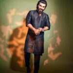 Arjun Kapoor Instagram – When the best friend customises the Diwali look for you 🫶🏻@kunalrawalofficial
@kunalrawaldstress 
.
.
.
.
Photographer – @vidhigodha 
Styled by – @ekalakhani
Style team – @nandini._.khetan @itsfatimabaluch
Hair – @aalimhakim 
@bashir.hair
Makeup – @vickybanatkar
Jewellery – @louisvuitton