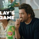 Arjun Kapoor Instagram - Kya baat hai, Mahi bhai! 🏏 Totally vibing with you on this one – the ultimate match-watching experience? That’s right, it’s with Lay’s at home! 🙌🏻😉 #NoLaysNoGame #collab @lays_india
