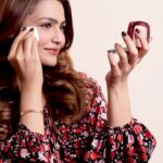 Arthi Venkatesh Instagram – Using the Internet’s favourite powder, the *Infallible 24H Fresh Wear Foundation In A Powder* to keep my look locked in all day long.
24HR Full Coverage In Just 1 Swipe ✅
Covers Like A Foundation, Mattifies Like A Powder ✅
Transferproof | Waterproof | Sweat & Heat Proof ✅

Go get yours from @mynykaa to feel Infallible all-day, everyday.

#AD @lorealparis #InfallibleFreshwear #infalliblemodeon