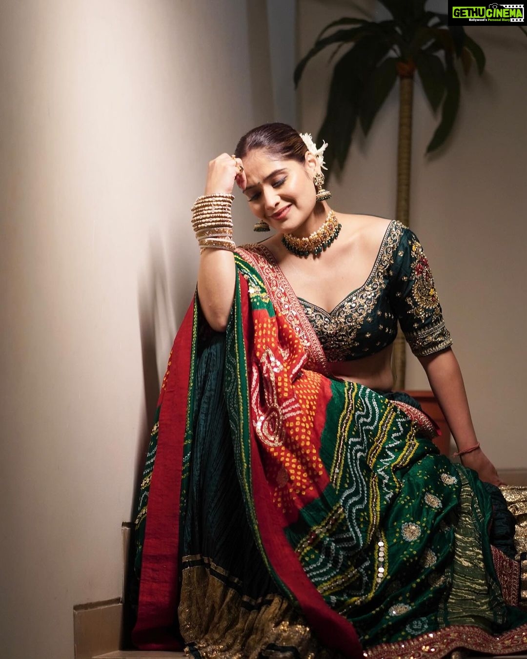 Arti Singh Instagram - Respectfully, you can never be with me Disrespectfully , I would never want to be you 💕🧿 there is no competition Clicked by @rohan_production Wearing @subarana.devendran @officialsdcouture