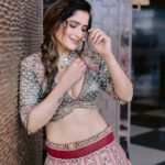 Arti Singh Instagram - Piya tose naina lage re❤️❤️ Shoot concept & creative Direction: @thebridesofindia @mansidhanak Hair by: @themadhurinakhale Makeup by: @makeupbytabeer_a Makeup products: @Nourrbymallikabhat On set styling: @stylebysugandhasood @micu_28_ Location: @westinmumbaipowai Outfit: @rockystarofficial Jewellery: @rimayuO7 Production: @mansidhanak @vinavb @mehtaakshit @revurgeofficial Photography by: @seventybytwo #TheBridesofIndia ✨🧿
