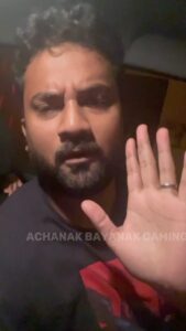 Arun Mashettey Instagram - Thook laga re 😂 @mashettey.malak 
.
.
.
.
.
.
Disclaimer: It’s just funny video 
.
.
.

#Arun #Hyderabadi #Funnyvideos #reelsinstagram #reels  #memes4ever #memedailys  #funnymemes #Hyderabad #Arunbhai #Arunbhaibolthe #Achanakbayanakgaming #achanakbayanak #Hyderabadicomedy 
#funnymoments  #savagereplies #viralpost #explorememepage  #reelsdaily #funny #couple #bhabhi #Arunbhaibolthe #viral #trending #couplefunny #omegle #kannada #karnataka