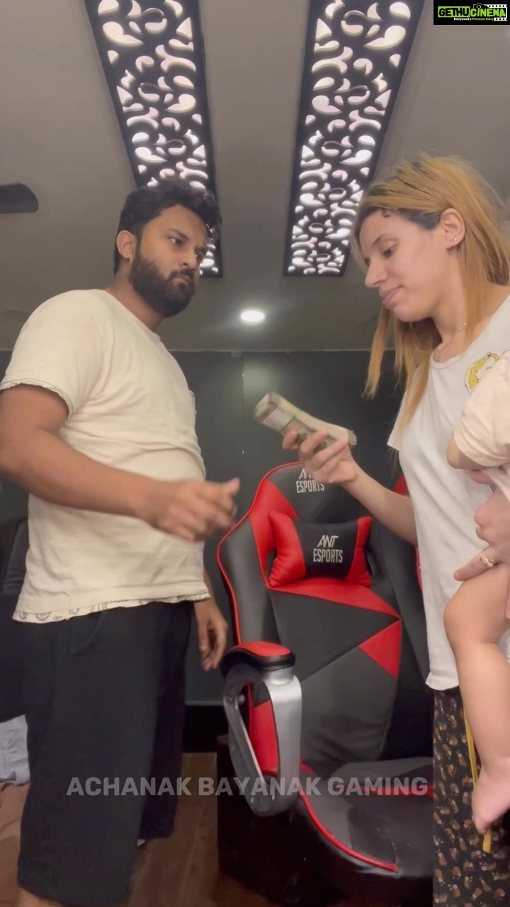 Arun Mashettey Instagram - Paisa Hai toh Tu kaisa Hai 🤨 Disclaimer: It’s just funny videos . . . . . . #Arun #Hyderabadi #Funnyvideos #reelsinstagram #reels #memes4ever #memedailys #funnymemes #Hyderabad #Arunbhai #Arunbhaibolthe #Achanakbayanakgaming #achanakbayanak #Hyderabadicomedy #funnymoments #savagereplies #viralpost #explorememepage #reelsdaily #funny #couple #bhabhi #Arunbhaibolthe #viral #trending #couplefunny #omegle #kannada #karnataka