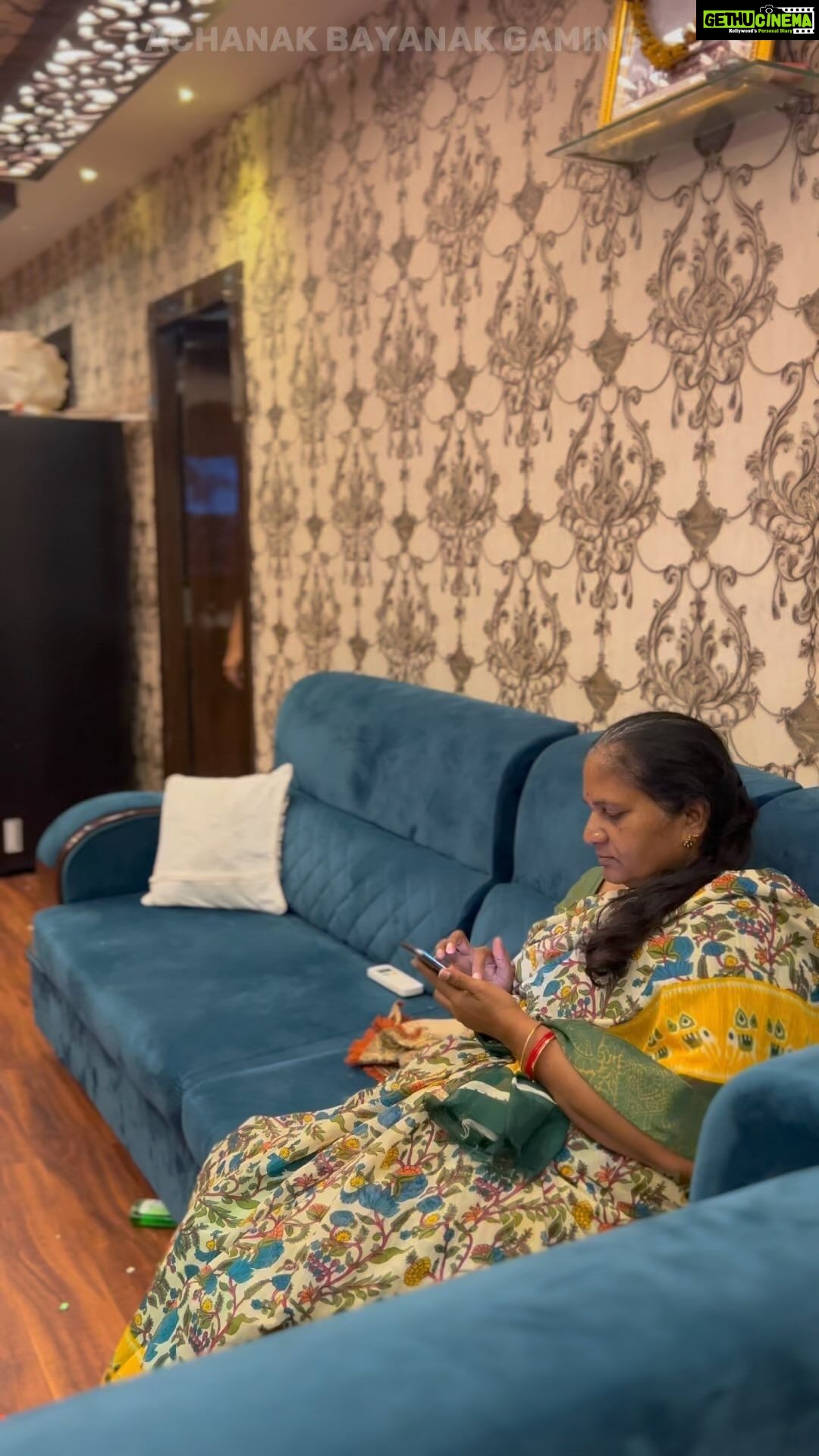 Arun Mashettey Instagram - Chappal Kaha hai? π . . . #Arun #Hyderabadi #Funnyvideos #reelsinstagram #reels #memes4ever #memedailys #funnymemes #Hyderabad #Arunbhai #Arunbhaibolthe #Achanakbayanakgaming #achanakbayanak #Hyderabadicomedy #funnymoments #savagereplies #viralpost #explorememepage #reelsdaily #funny #couple #bhabhi #Arunbhaibolthe #viral #trending #couplefunny #omegle #kannada #karnataka