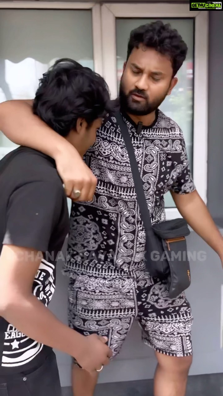 Arun Mashettey Instagram - Dawat hona? ๐ . . . . . . . . . . #Arun #Hyderabadi #Funnyvideos #reelsinstagram #reels #memes4ever #funnymemes #Hyderabad #Arunbhai #Arunbhaibolthe #Achanakbayanakgaming #achanakbayanak #Hyderabadicomedy #funnymoments #savagereplies #viralpost #explorememepage #reelsdaily #funny #couple #bhabhi #Arunbhaibolthe #viral #trending #couplefunny #omegle #kannada #karnataka #bidar #telugu #marathi