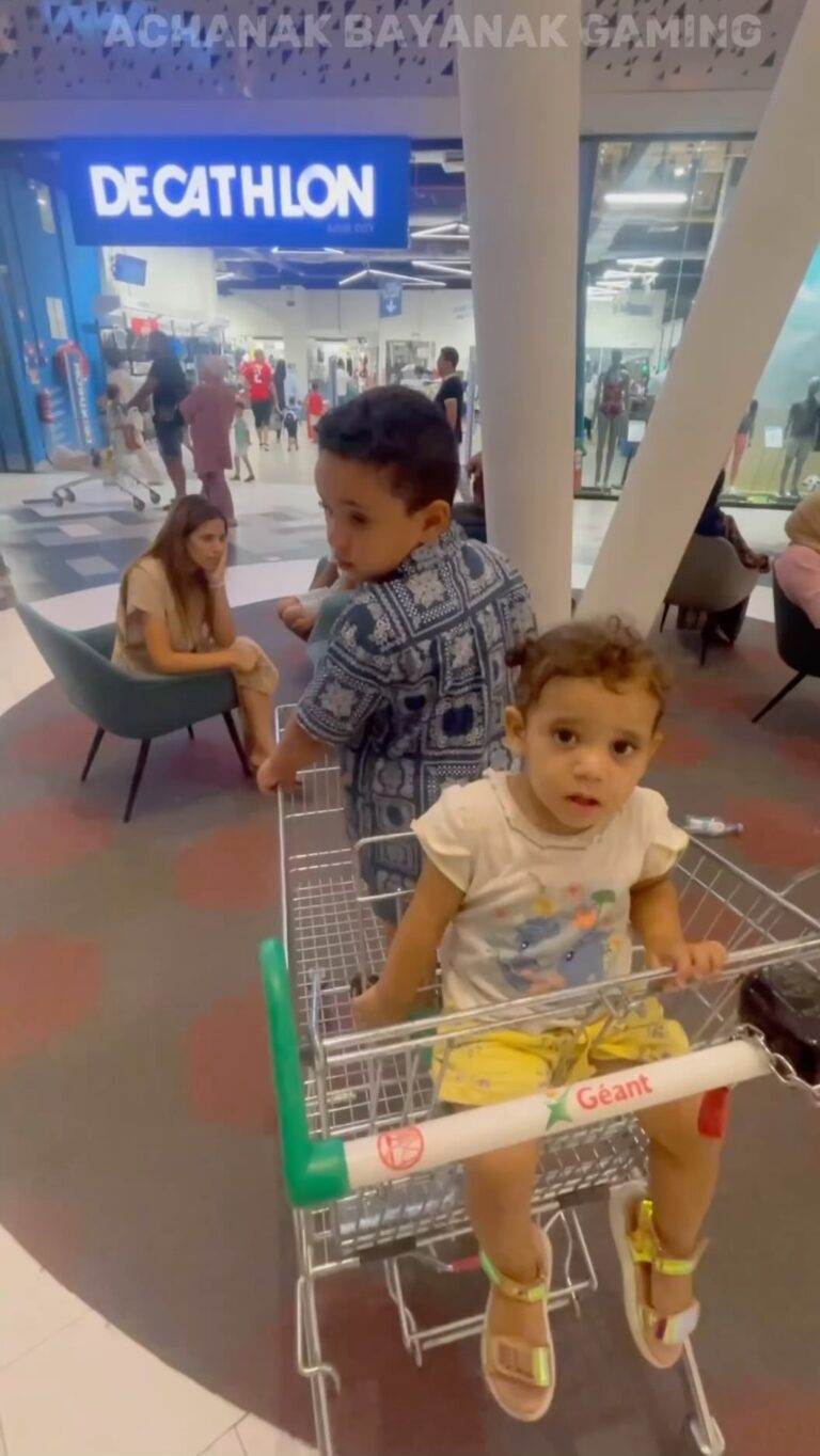 Arun Mashettey Instagram - Massage not good for Baby 😂 . . . . . Disclaimer: It’s just funny video and no person was harmed in this video ❤️ . . . . #Arun #Hyderabadi #Funnyvideos #reelsinstagram #reels #memes4ever #funnymemes #Hyderabad #Arunbhai #Arunbhaibolthe #Achanakbayanakgaming #achanakbayanak #Hyderabadicomedy #funnymoments #savagereplies #viralpost #explorememepage #reelsdaily #funny #couple #bhabhi #Arunbhaibolthe #viral #trending #couplefunny #omegle #kannada #karnataka #bidar #telugu #marathi