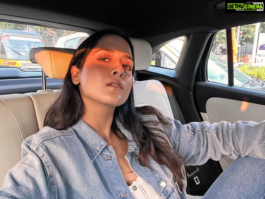 Arushi Sharma Instagram - Carfie chronicles 🚕🤳🏻