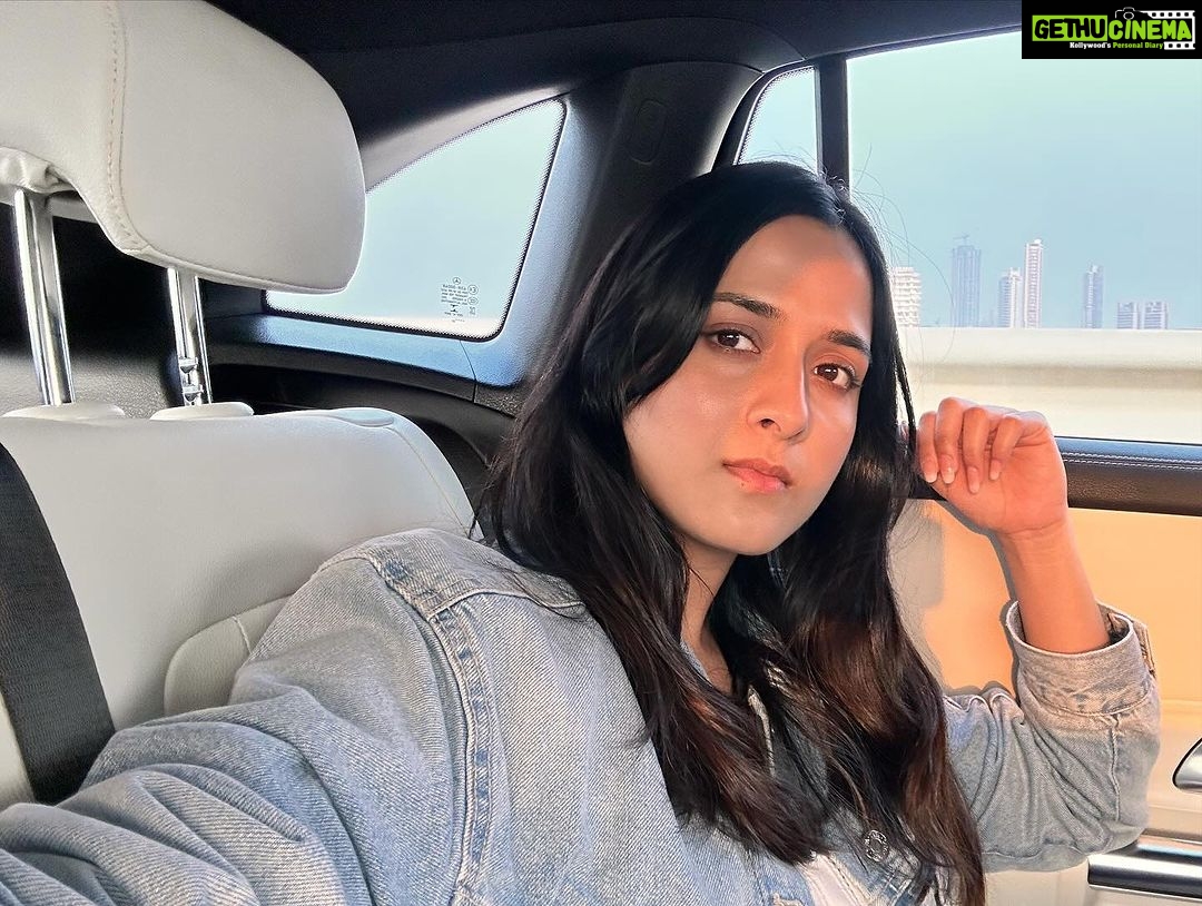 Arushi Sharma Instagram - Carfie chronicles 🚕🤳🏻