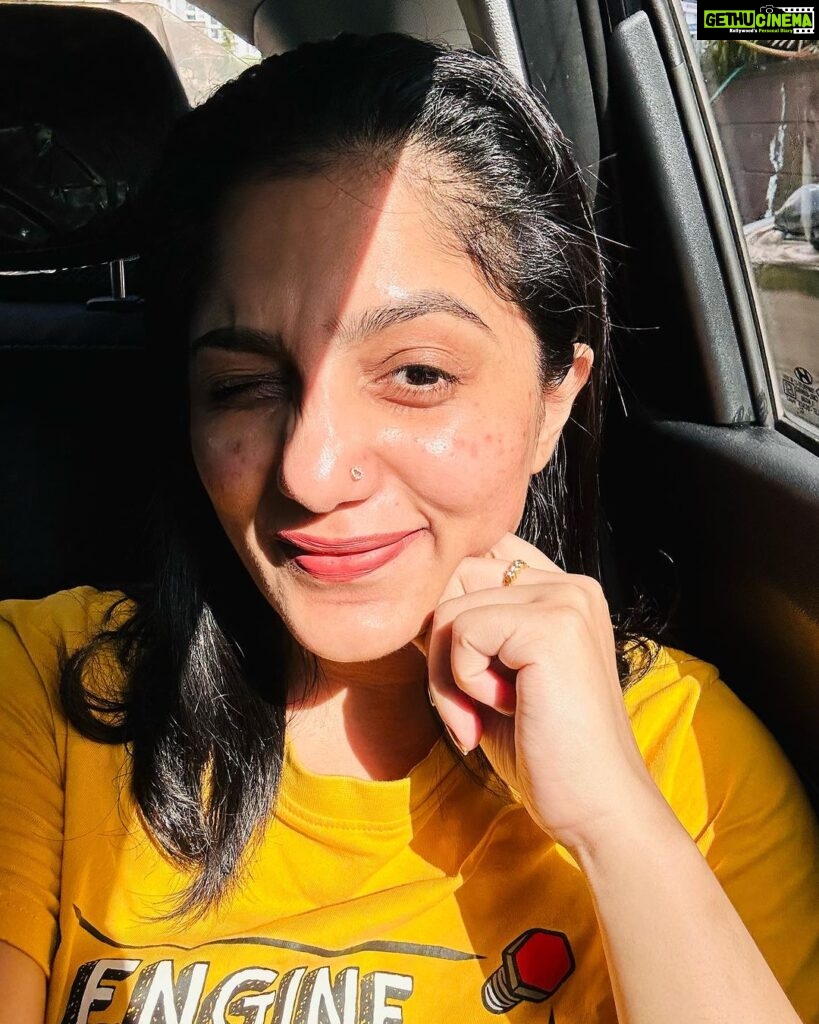 Arya Instagram - Spot the marks !!!! The sun for sure is helping out by all means 🤓🙄 #sunkissed #nofilter #nomakeupmakeup