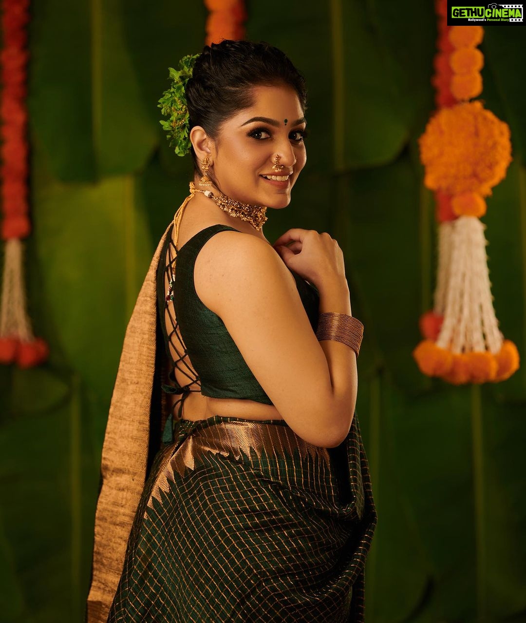 Arya Instagram - πΌ NAVRATRI 2023 πΌ NAVRATRI LOOK BOOK .. # 2 AKHAND JYOTHI π₯π» Costume & styling @sabarinathk_ Draped by @draping_damini MUA & Hair @shoshank_makeup Photography and editing @plan.b.actions @jibinartist Jewelry @goodwillcollectionskerala Art & Decor @silvester_attractte Studio @maxxocreative Photography asst by @dayonphotos #navratrispecial #navratri #navratri2023 #navratrireels #navratrioutfit #festivevibes #fashionreels #dressup #makeup #makeupreels #festivereel #navratricollection #festival #indianfestival #dance #garba #garbanight #aryabadai #fashionista #influencer #cochin #kerala