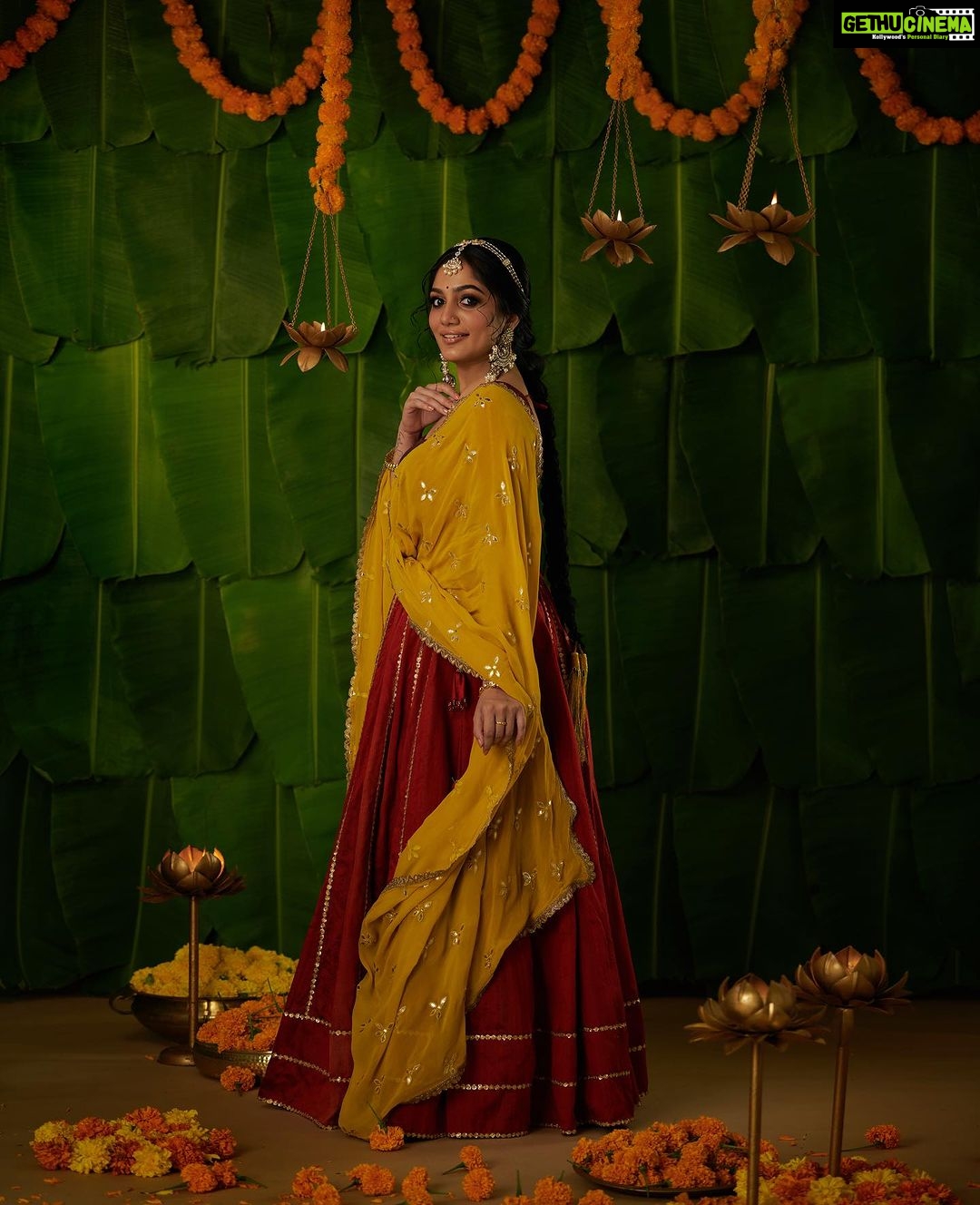 Arya Instagram - 🌼 NAVRATRI 2023 🌼 NAVRATRI LOOK BOOK .. # 1 NAV CHETANA … 🌻 Costume & styling @sabarinathk_ MUA & Hair @shoshank_makeup Photography @plan.b.actions @jibinartist Jewelry @goodwillcollectionskerala Art & Decor @silvester_attractte Studio @maxxocreative Videography asst by @dayonphotos #navratrispecial #navratri #navratri2023 #navratrireels #navratrioutfit #festivevibes #fashionreels #dressup #makeup #makeupreels #festivereel #navratricollection #festival #indianfestival #dance #garba #garbanight #aryabadai #fashionista #influencer #cochin #kerala