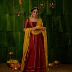 Arya Instagram – 🌼 NAVRATRI 2023 🌼

NAVRATRI LOOK BOOK .. # 1 

NAV CHETANA … 🌻

Costume & styling @sabarinathk_ 
MUA & Hair  @shoshank_makeup 
Photography @plan.b.actions @jibinartist 
Jewelry @goodwillcollectionskerala 
Art & Decor @silvester_attractte 
Studio @maxxocreative 
Videography asst by @dayonphotos 

#navratrispecial #navratri #navratri2023 #navratrireels #navratrioutfit #festivevibes #fashionreels #dressup #makeup #makeupreels #festivereel #navratricollection #festival #indianfestival #dance #garba #garbanight #aryabadai #fashionista #influencer #cochin #kerala