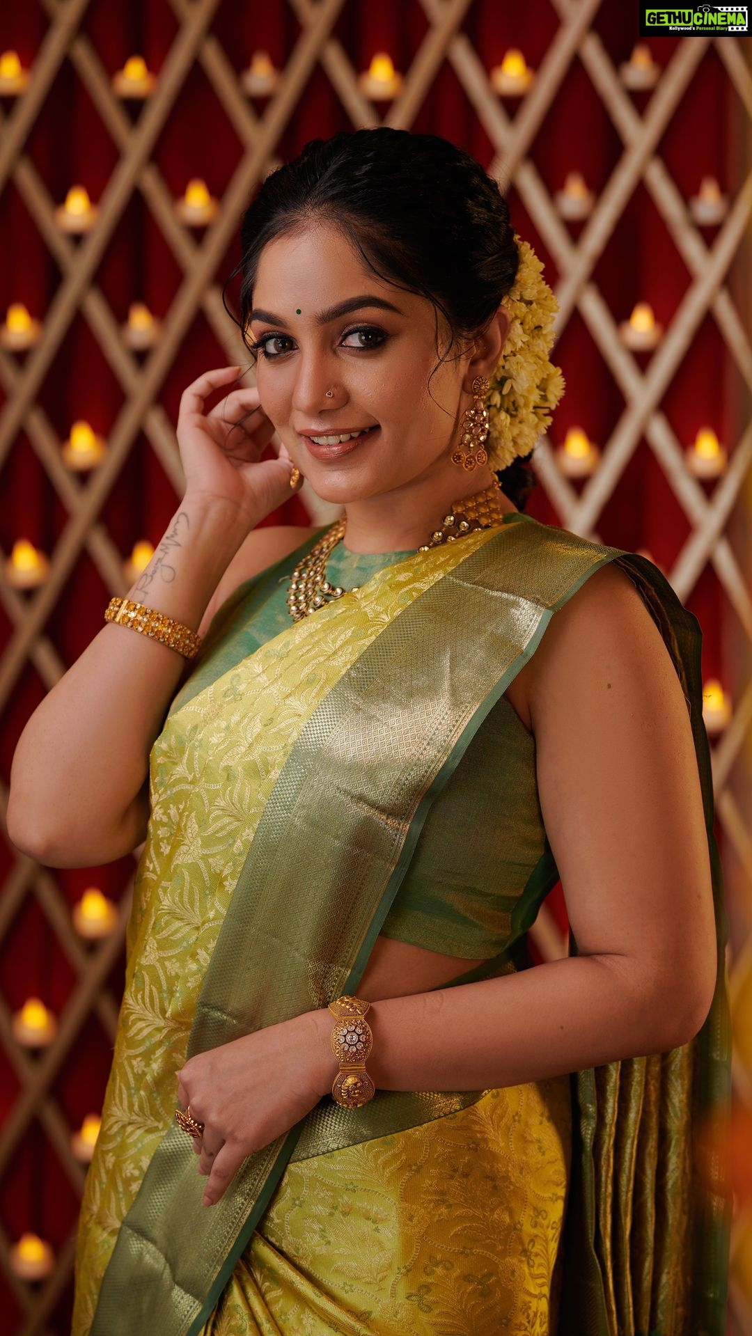 Arya Instagram - ๐ผ NAVRATRI 2023 ๐ผ NAVRATRI LOOK BOOK .. # 4 RAKSHA KARTI ๐ฅ๐ป Saree @kanchivaram.in styling @sabarinathk_ Draped by @draping_damini MUA & Hair @sajithandsujith Videography and editing @plan.b.actions @jibinartist Jewelry @ttdevassy Art & Decor @silvester_attractte Studio @maxxocreative Videography asst by @dayonphotos #navratrispecial #navratri #navratri2023 #navratrireels #navratrioutfit #festivevibes #fashionreels #dressup #makeup #makeupreels #festivereel #navratricollection #festival #indianfestival #dance #garba #garbanight #aryabadai #fashionista #influencer #cochin #kerala