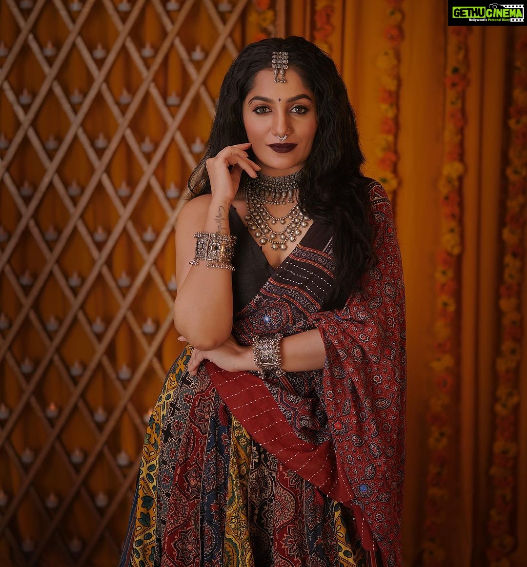 Arya Instagram - Ek shor hai muhjmein Jo kaafi khamosh hain 🫥😇 Costume @byhand.in MUA @sajithandsujith Styling @sabarinathk_ Jewelry @goodwillcollectionskerala Photography @plan.b.actions Studio @maxxocreative Art @silvester_attractte
