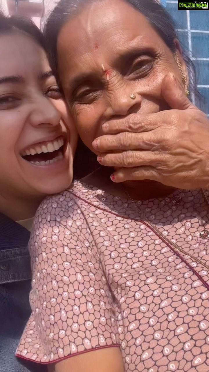 Asha Negi Instagram - Mummmyyyy yaarrrr!!🥹♥️♥️♥️♥️ मेरी पहाड़ी माँ🫶