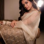 Ashika Ranganath Instagram - Brightening your feed with early diwali wishes.. Happy Diwali 🪔 Happy Deepavali!!! Saree by @raw_mango Stylist @varshini_janakiram @stilerush_by_varshinijanakiram Asst styling @kavya.shivashankar Make up @shreeyapawar_makeup_studio Hair @paramesh_hairstylist Shot by @vasukikarkone @chethna_k Jewellery @joscojewellers