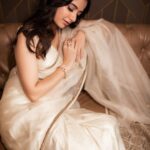 Ashika Ranganath Instagram - Brightening your feed with early diwali wishes.. Happy Diwali 🪔 Happy Deepavali!!! Saree by @raw_mango Stylist @varshini_janakiram @stilerush_by_varshinijanakiram Asst styling @kavya.shivashankar Make up @shreeyapawar_makeup_studio Hair @paramesh_hairstylist Shot by @vasukikarkone @chethna_k Jewellery @joscojewellers
