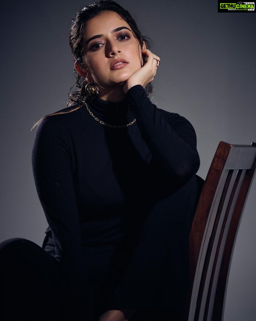 Ashika Ranganath Instagram - Reigning in black - Exuding timeless elegance & an independent, confidence spirit 🖤 Shot, edited & styled by @sandeep.mv 🤍