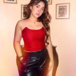 Ashnoor Kaur Instagram - Hello 911❤️‍🔥👀