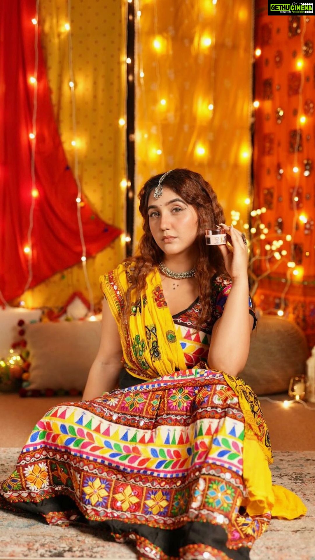 Ashnoor Kaur Instagram - Absolutely owned my Navratri look with a little help from the Lakmé Glam Squad! 💃 And the secret to my flawless base? Lakmé CC Mousse – it’s as light as air, instantly blurs any pores to even out my skin tone and make me look flawlessly radiant! ✨ #AD #Lakmé #LakméIndia #LakméMakeup #LakméSkincare #LakméCCMousse #LakméGlamSquad