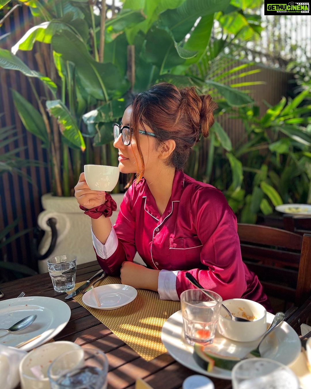 Ashnoor Kaur Instagram - Mornings like these🤍✨ #BreakfastByThePool . . . 📍 @dellaadventureandresorts @jimmy_mistry #DellaResorts #DellaAdventureAndResorts #DellaAdventure #JimmyMistry #breakfast #poolside #poolbreakfast Della Adventure & Resorts