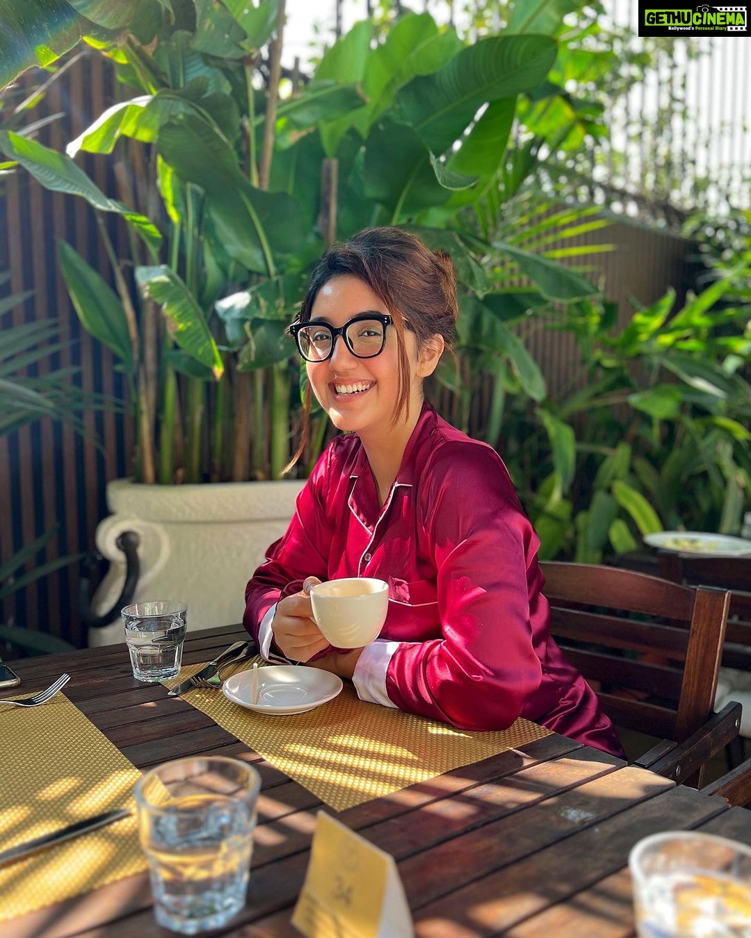 Ashnoor Kaur Instagram - Mornings like these🤍✨ #BreakfastByThePool . . . 📍 @dellaadventureandresorts @jimmy_mistry #DellaResorts #DellaAdventureAndResorts #DellaAdventure #JimmyMistry #breakfast #poolside #poolbreakfast Della Adventure & Resorts