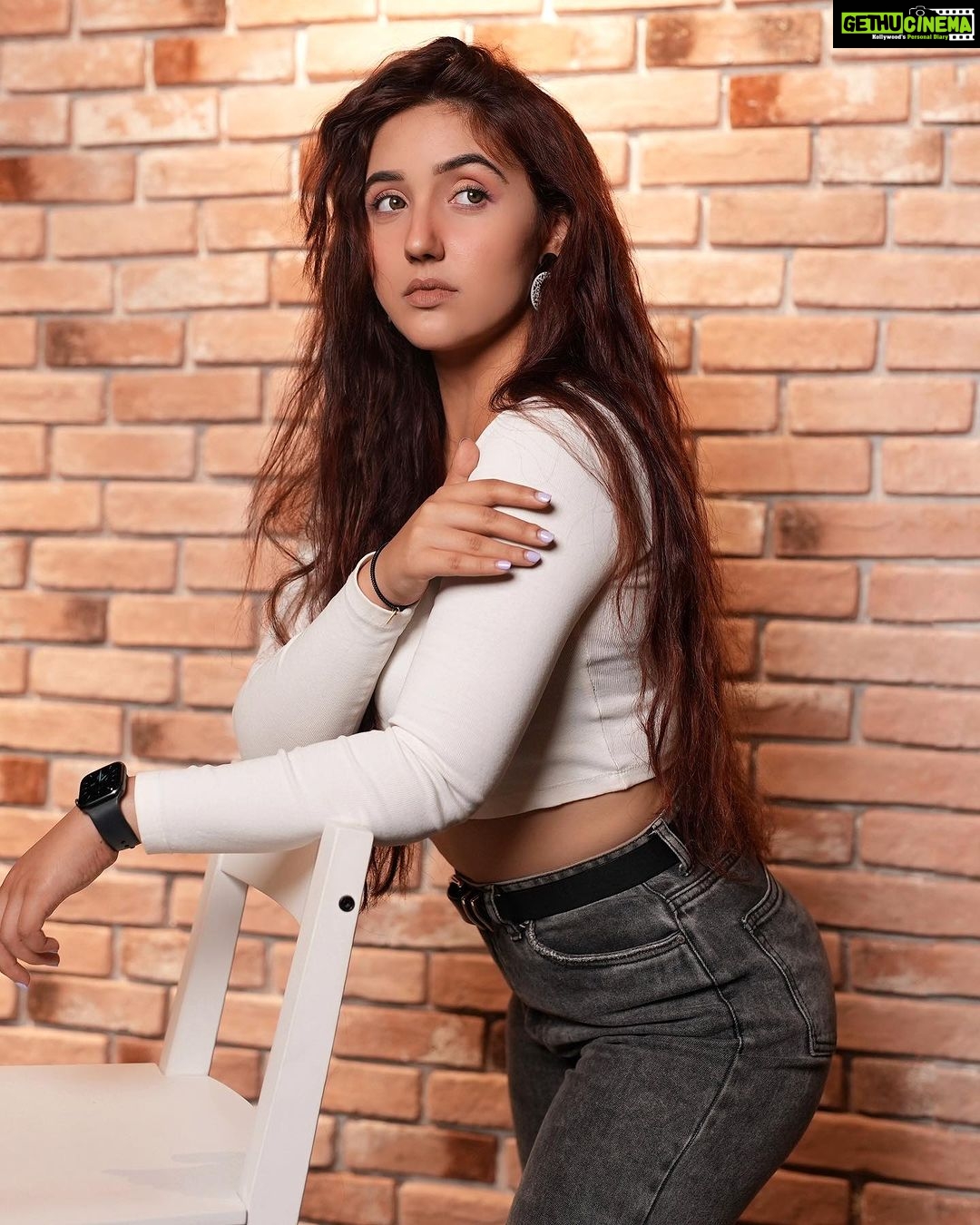 Ashnoor Kaur Instagram - Current song you’re obsessed with?
