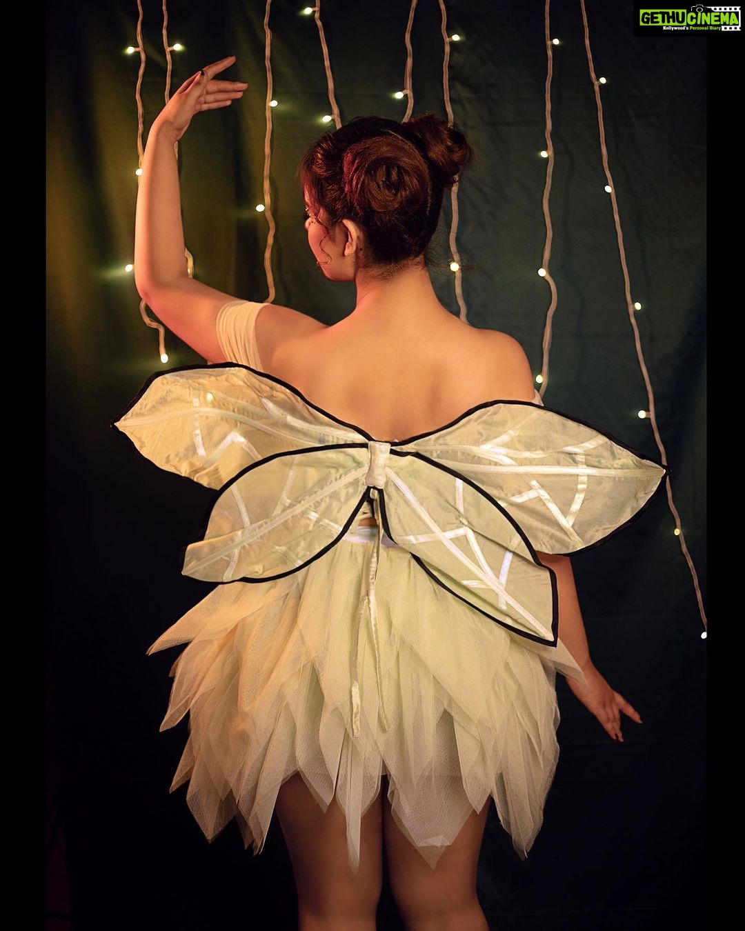 Ashnoor Kaur Instagram - โLaughter is timeless. Imagination has no age. Dreams are forever.โ โ Tinker Bell๐ง๐ป . . . ๐ @leaclothingco x @mad.micron ๐งฃ @littlepuffsofhappiness @styleitupwithraavi ๐ธ @potraitdeewana ๐๐ปโโ๏ธ @flawlesshair_by_sharmila ๐@jyotijainmakeovers