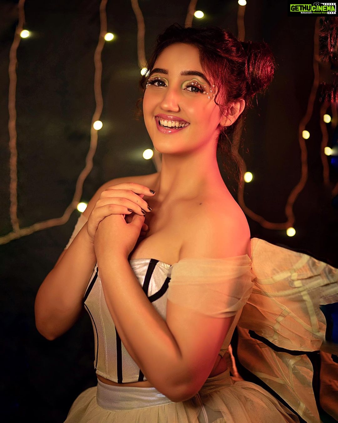 Ashnoor Kaur Instagram - Halloween 2k23π§π» . . . π @leaclothingco x @mad.micron π§£ @littlepuffsofhappiness @styleitupwithraavi πΈ @potraitdeewana ππ»ββοΈ @flawlesshair_by_sharmila π@jyotijainmakeovers