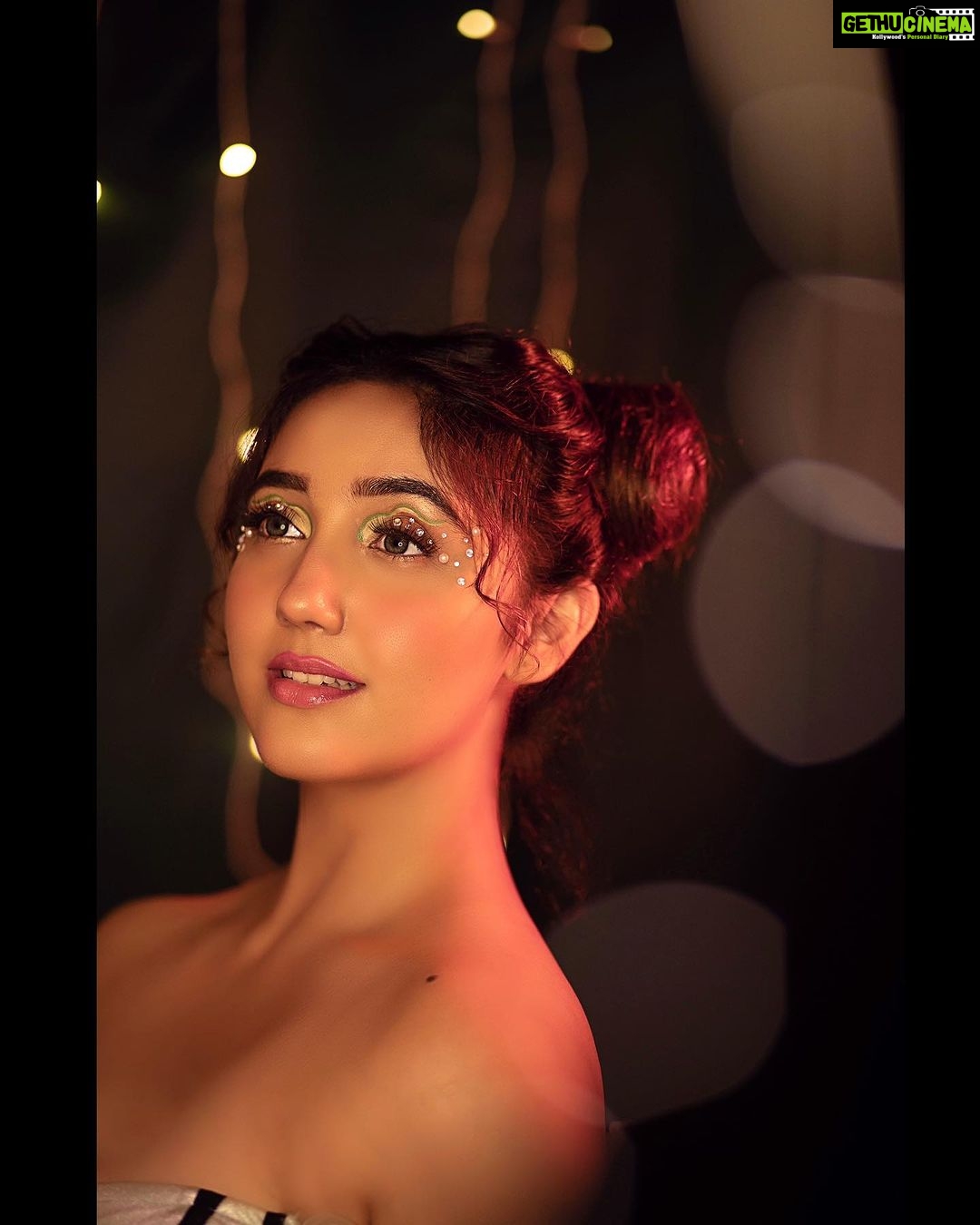 Ashnoor Kaur Instagram - Halloween 2k23π§π» . . . π @leaclothingco x @mad.micron π§£ @littlepuffsofhappiness @styleitupwithraavi πΈ @potraitdeewana ππ»ββοΈ @flawlesshair_by_sharmila π@jyotijainmakeovers