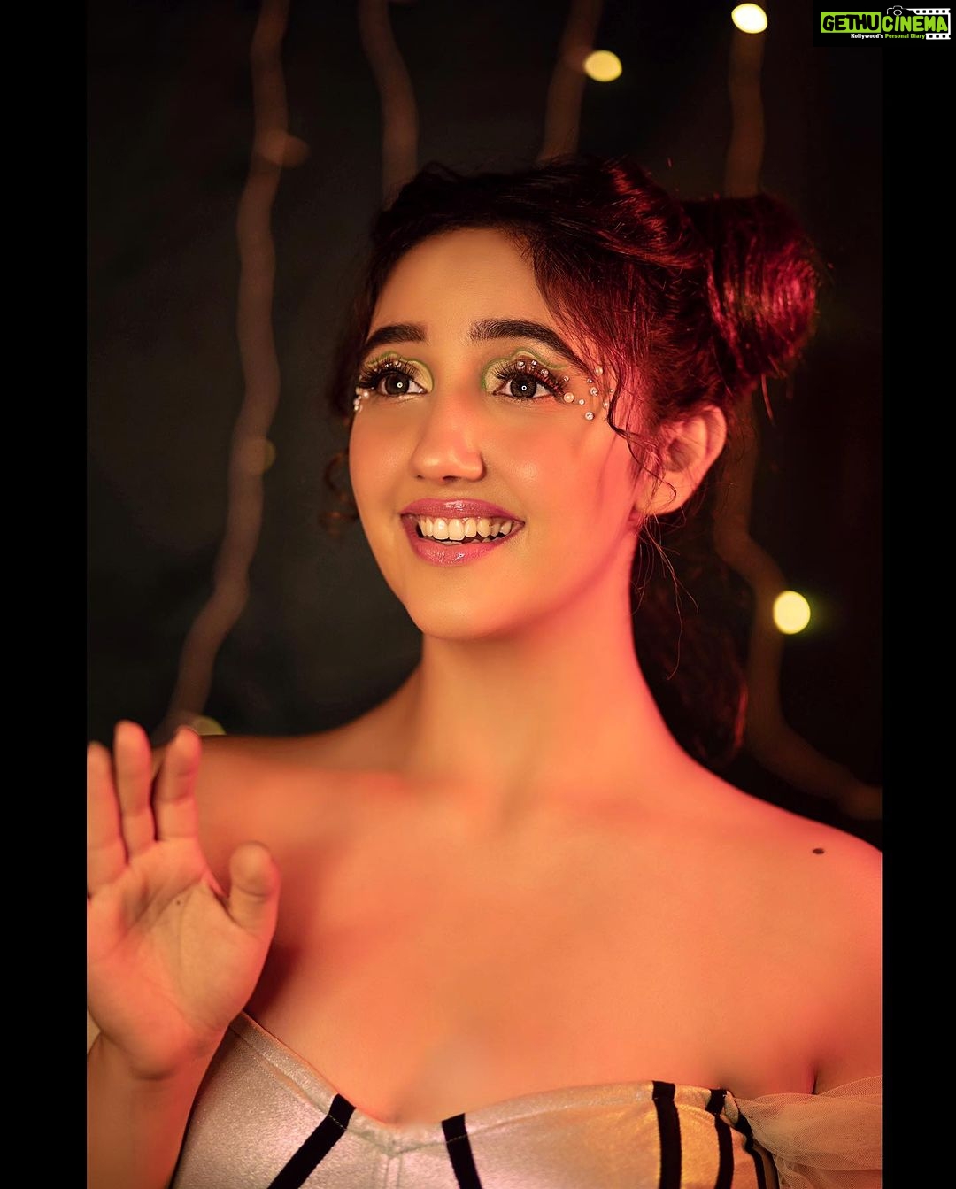 Ashnoor Kaur Instagram - Halloween 2k23π§π» . . . π @leaclothingco x @mad.micron π§£ @littlepuffsofhappiness @styleitupwithraavi πΈ @potraitdeewana ππ»ββοΈ @flawlesshair_by_sharmila π@jyotijainmakeovers