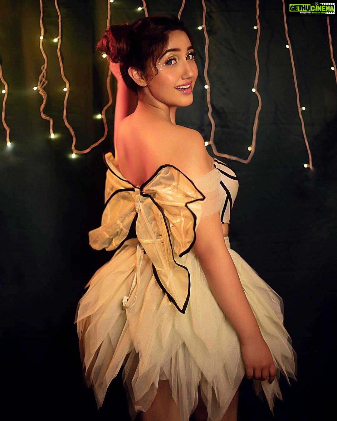 Ashnoor Kaur Instagram - โLaughter is timeless. Imagination has no age. Dreams are forever.โ โ Tinker Bell๐ง๐ป . . . ๐ @leaclothingco x @mad.micron ๐งฃ @littlepuffsofhappiness @styleitupwithraavi ๐ธ @potraitdeewana ๐๐ปโโ๏ธ @flawlesshair_by_sharmila ๐@jyotijainmakeovers