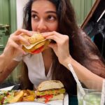 Ashrita Shetty Instagram - Lastly i want to thank me 🥲🍔🍝 📹- @zohramhowwala 👯‍♀️
