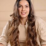 Ashrita Shetty Instagram - Our hair goes through a lot during the festive season but this new hair saviour has helped me in keeping them healthy, shining & nourished. 🌟 L'Oréal Paris Extraordinary Oil Serum has taken my hair game to the next level . Don't miss out on this new must have product for the holidays ! ✨ @lorealparis @amazonfashionin #AD #ExOilSerumToShine #ExOilSerum #LorealParisIndia