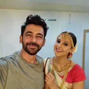 Astha Agarwal Instagram - A special click from my jawan movie shoot schedule with #sunilgrover 
Though, this look & those scenes aren't the part of the final edit, nonetheless those memories will be cherished. 
Soon , I'll upload a #vlog on my #youtube channel about my shoot experience,  coz I have lots to tell 🥰
Till then, enjoy the movie , now available on #Netflix 
.
.
.
.
#jawan #shahrukhkhan #movie #srk #my #first #bollywood #film #blockbuster #trending