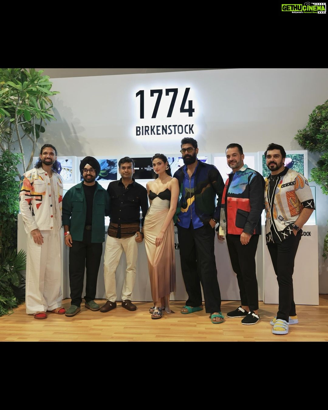 Athiya Shetty Instagram - @shivanandnarresh x @birkenstockin x @lakmefashionwk 🐚🤎🌴