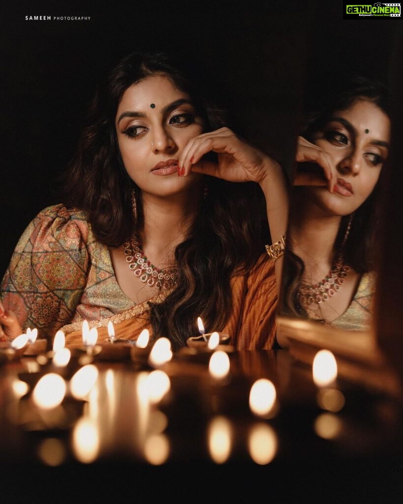 Athmiya Instagram - Light up 🪔 📸 @sameeh_photography HMU @_sapnas_makeover Costume design @hoorlyn_design_studio Styling @m_uhammed_sap Location @ekanthaala Accessories @parakkat_jewels