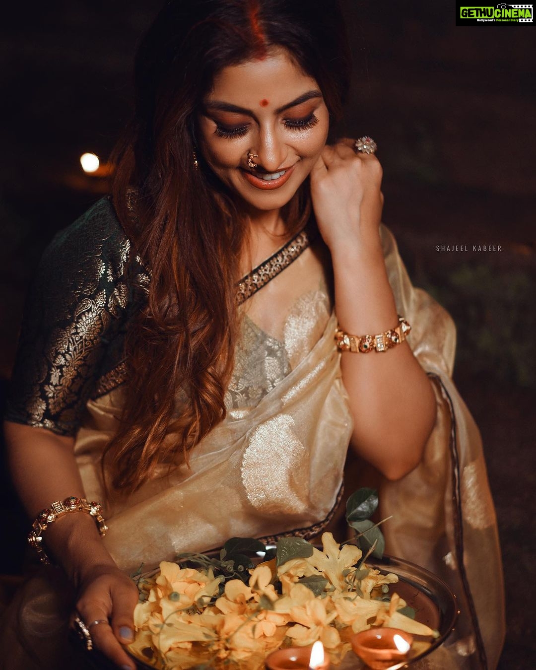 Athmiya Instagram - πͺ Photography @shajeel_kabeer π¨ - @vivekrb_ Costume @zayi_design_vague Styling @zohibzayi Make up @glam__station_ Jewelry @nakashibridal Location @nadiyoram Thanks to @ameerkbasheer @nichukka123